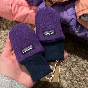 Patagonia Fleece Baby Mittens. NWT Size: 0-3m